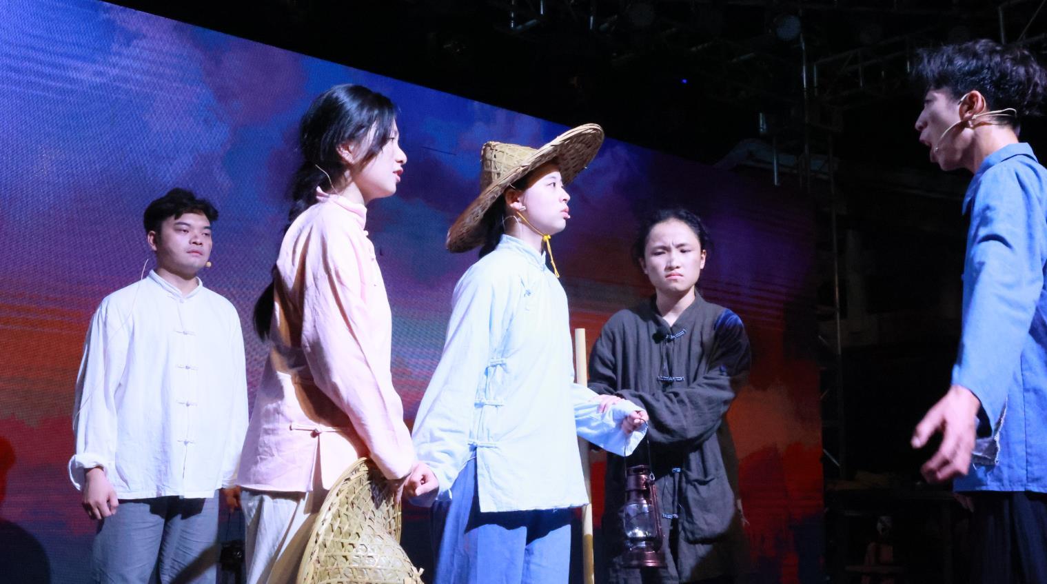 話劇《谷公護(hù)木》精彩上演（王琳雅 攝）